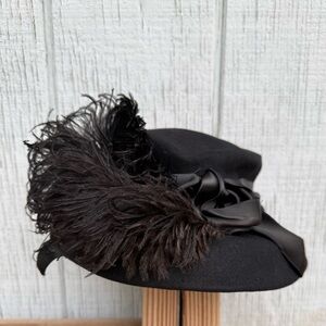 1940s Bullocks Wilshire Stunning Black Fur Felt Hat with Ribbon and Feather
